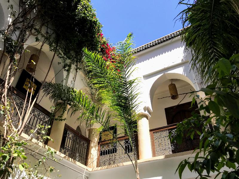 Riad Dar Zaman - Genel