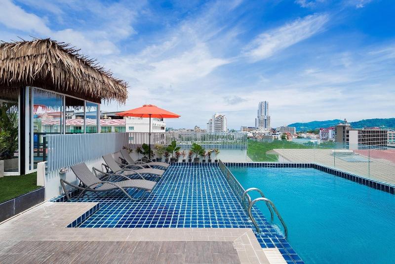 Hallo Patong Hotel & Restaurant - Havuz
