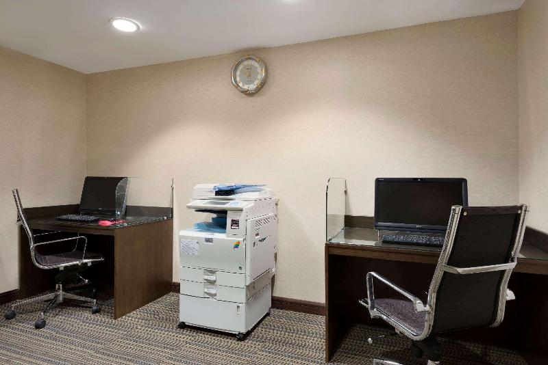 Ramada by Wyndham Abu Dhabi Downtown - Toplantı