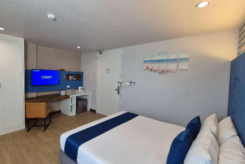 Days Inn by Wyndham Patong Beach Phuket - Oda