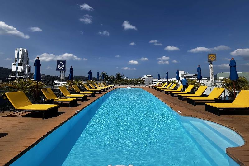 Days Inn by Wyndham Patong Beach Phuket - Havuz