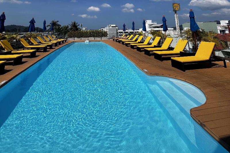 Days Inn by Wyndham Patong Beach Phuket - Havuz