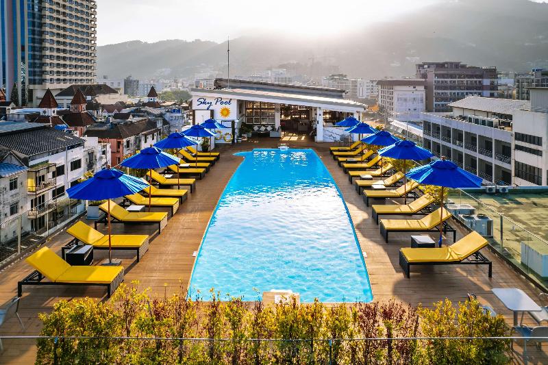 Days Inn by Wyndham Patong Beach Phuket - Havuz