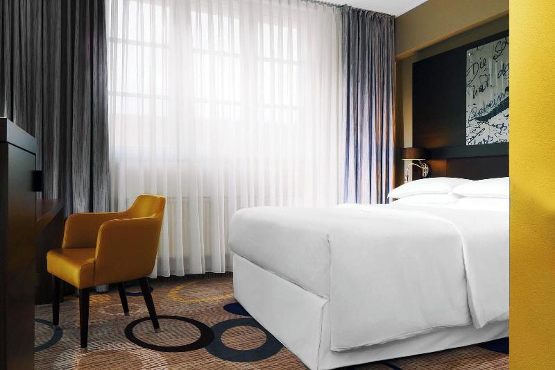 Sheraton Hannover Pelikan Hotel - Oda