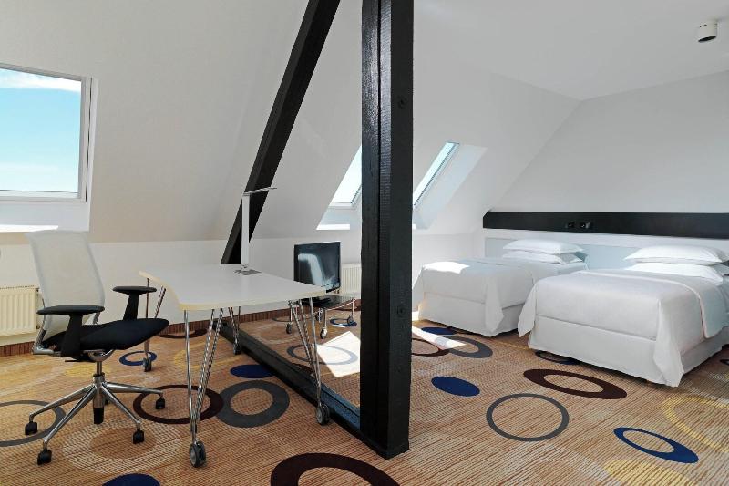 Sheraton Hannover Pelikan Hotel - Oda