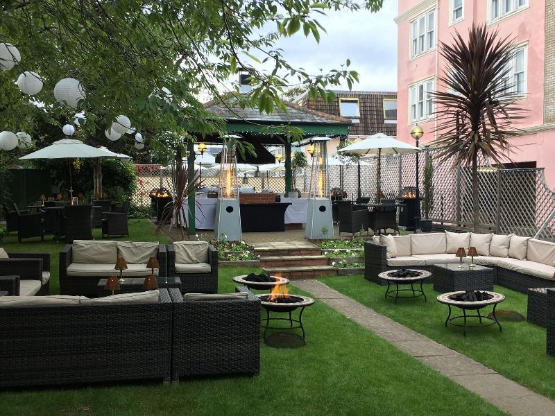 The Norfolk Royale Hotel - Teras