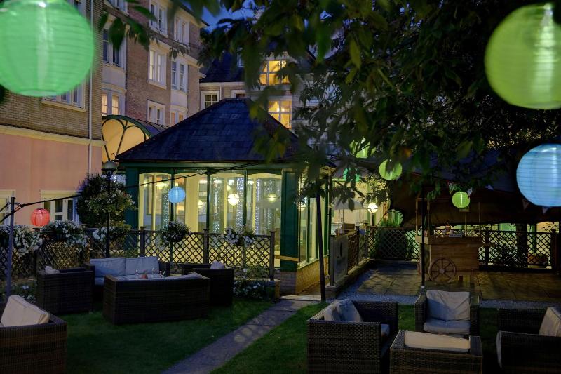 The Norfolk Royale Hotel - Teras