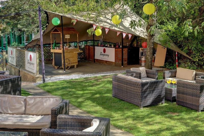 The Norfolk Royale Hotel - Teras