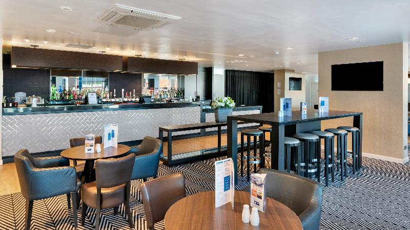 Holiday inn Express Leigh - Sports Village - Bar