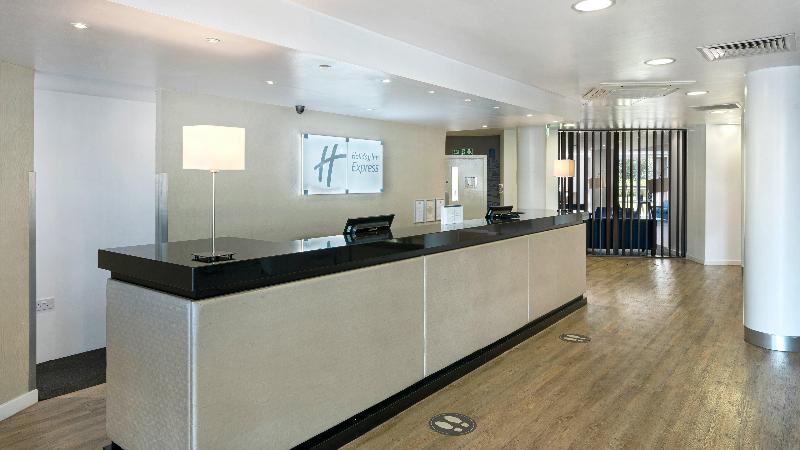 Holiday inn Express Leigh - Sports Village - Lobi