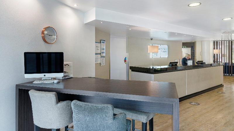 Holiday inn Express Leigh - Sports Village - Lobi