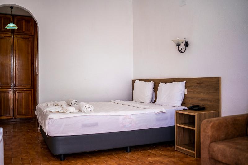 Nagi Beach Hotel - Oda
