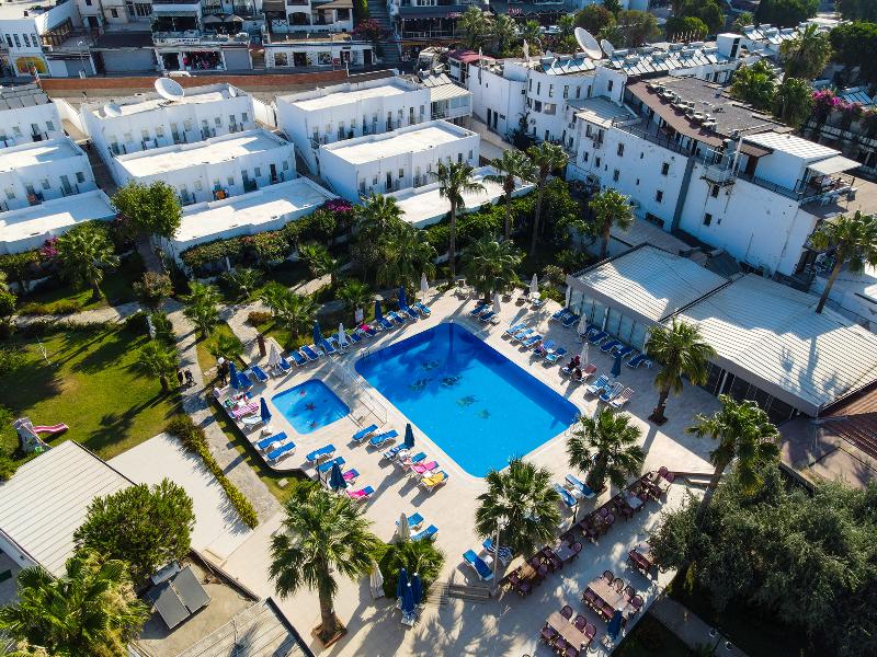 Nagi Beach Hotel - Havuz