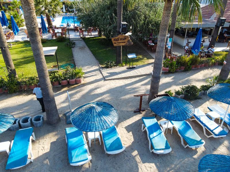 Nagi Beach Hotel - Plaj