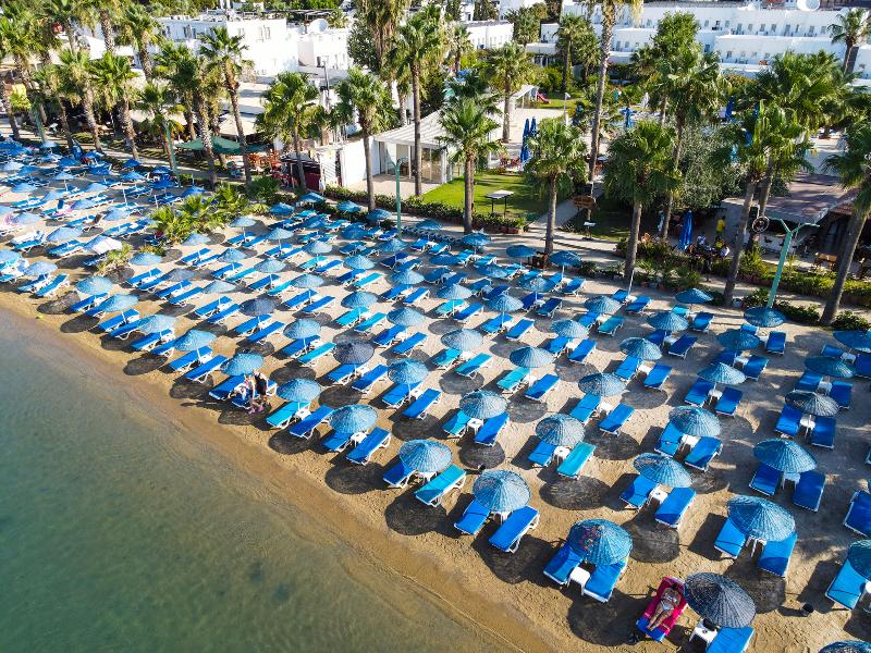 Nagi Beach Hotel - Plaj