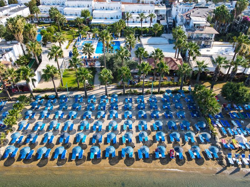 Nagi Beach Hotel - Plaj
