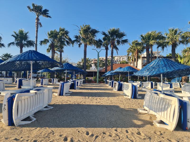 Nagi Beach Hotel - Plaj