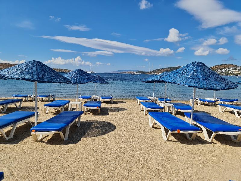 Nagi Beach Hotel - Plaj