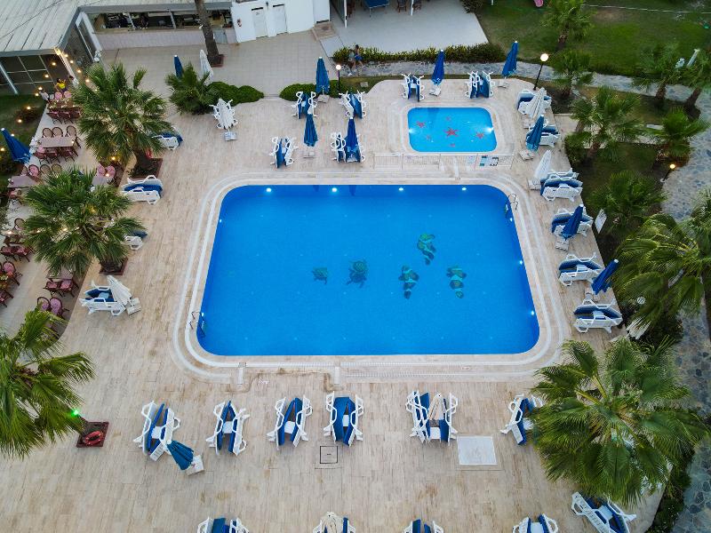 Nagi Beach Hotel - Plaj