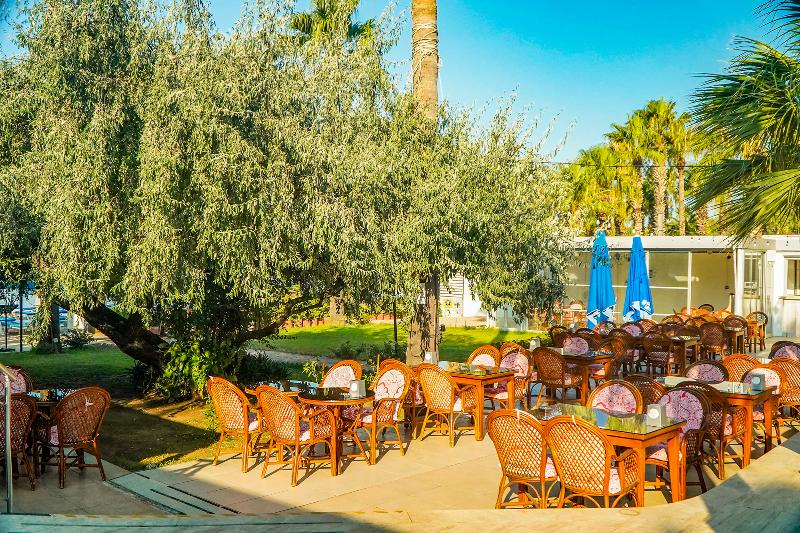 Nagi Beach Hotel - Restoran