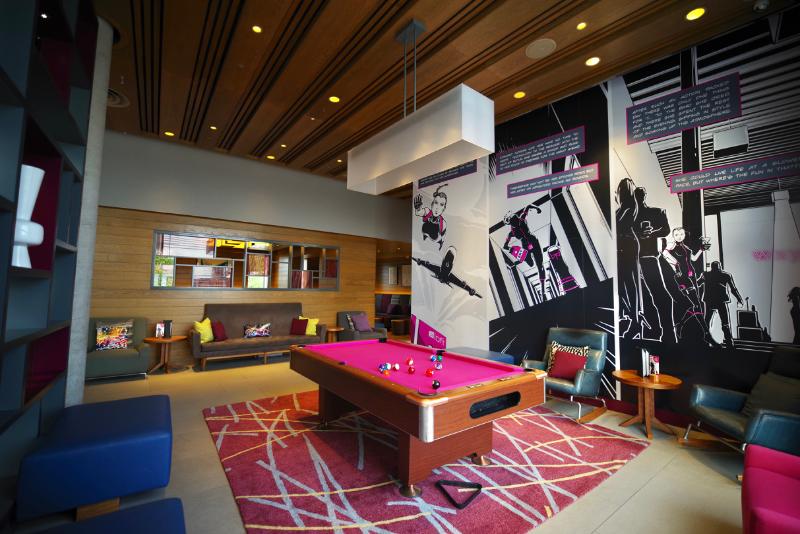 Aloft London Excel - Bar