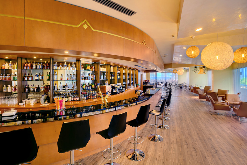 La Blanche Island - Bar