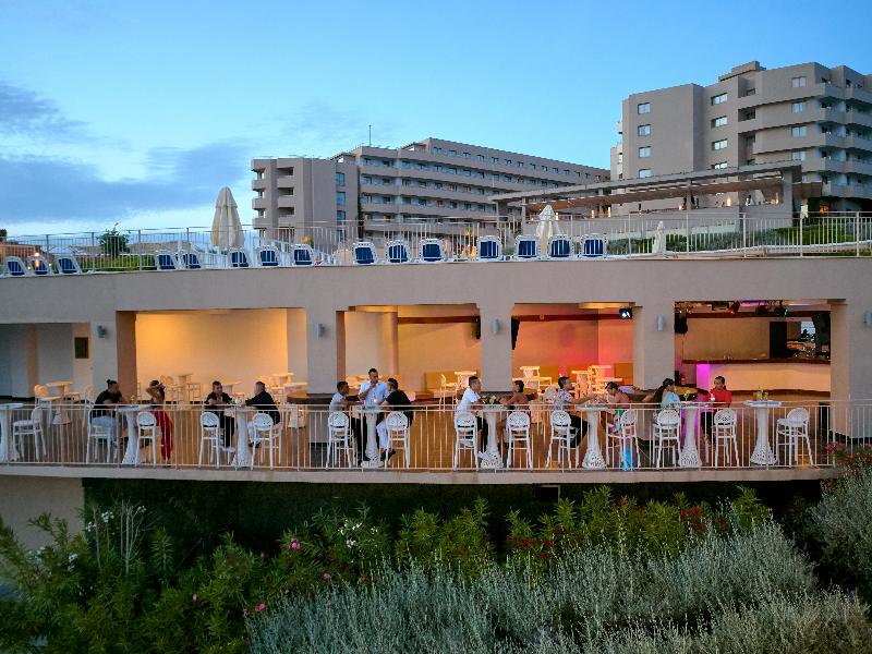 La Blanche Island - Bar