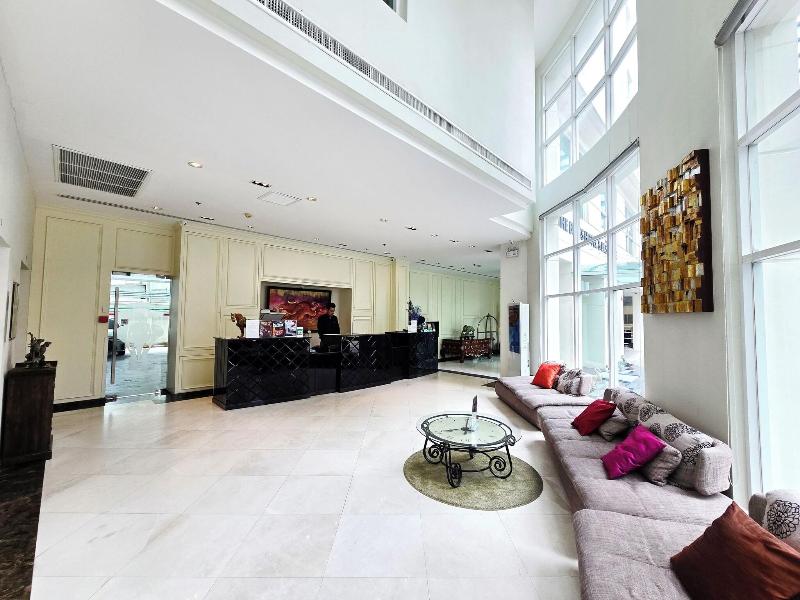 The Bless Hotel And Residence - Lobi