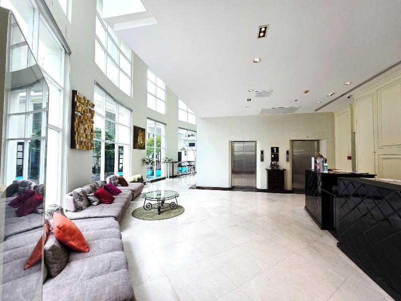 The Bless Hotel And Residence - Lobi
