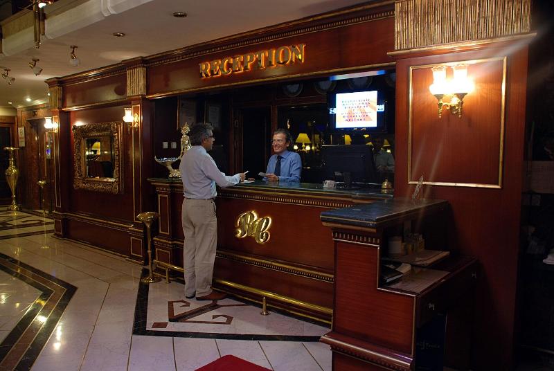 Royal Carine Hotel - Lobi