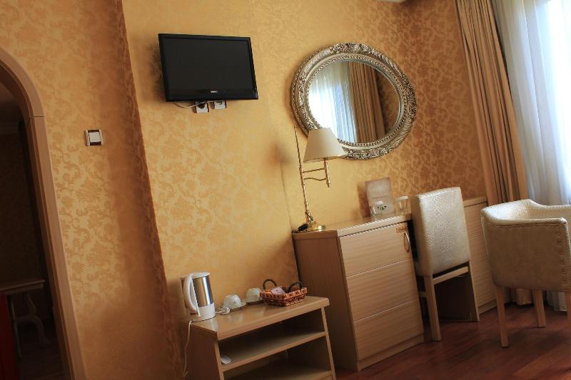 Royal Carine Hotel - Oda