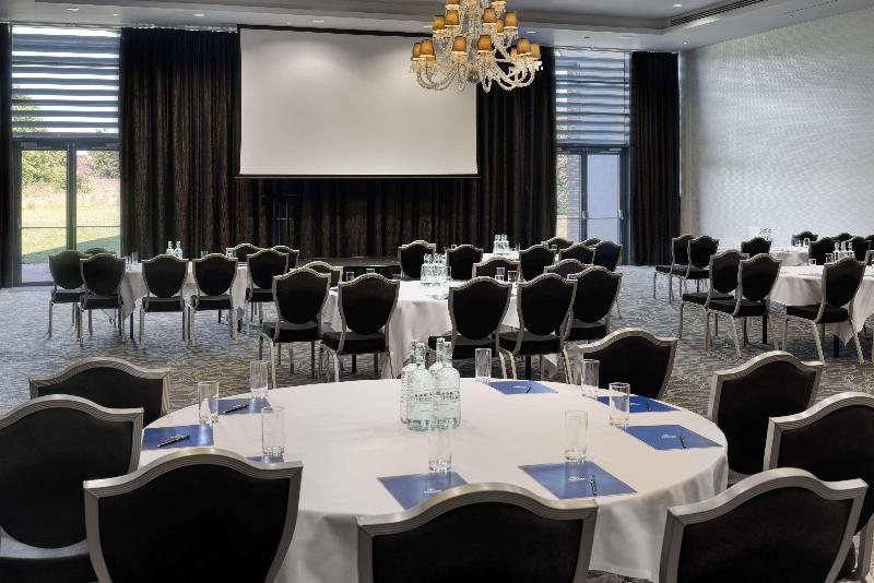 Hilton London Syon Park - Genel