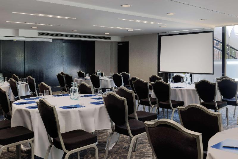 Hilton London Syon Park - Genel