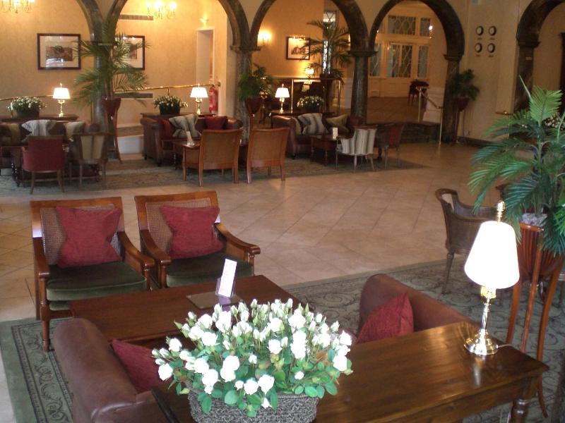 Cairn Hotel - Lobi