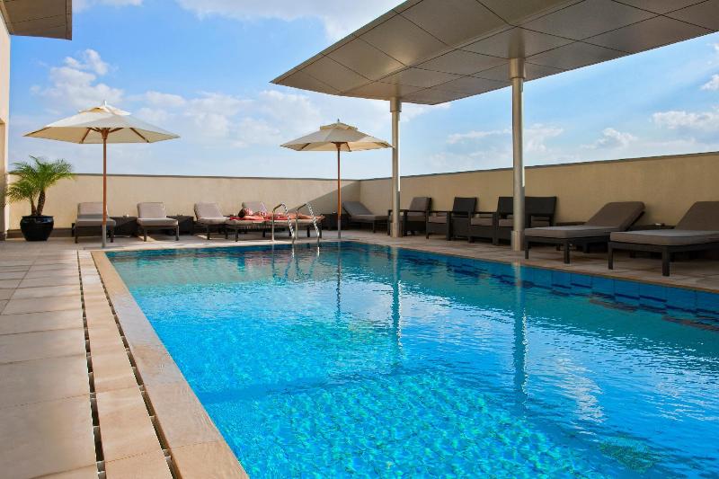 Centro Al Manhal by Rotana - Havuz
