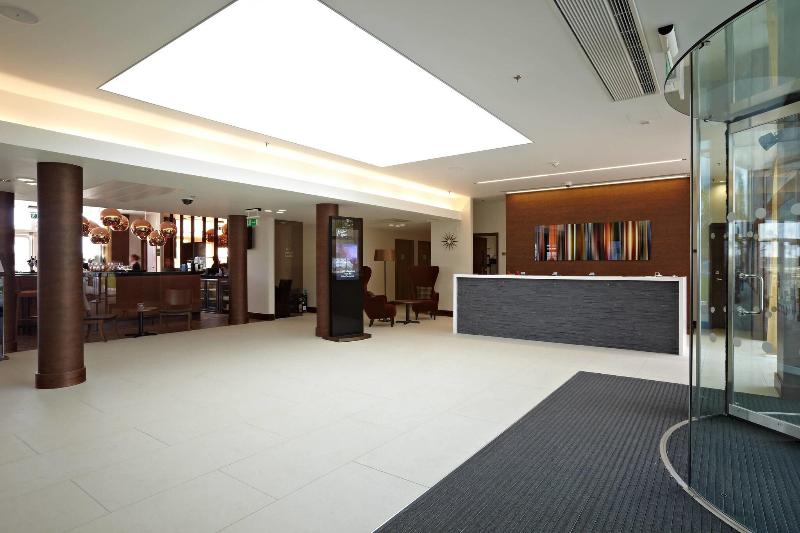 Lingfield Park Marriott Hotel & Country Club - Lobi