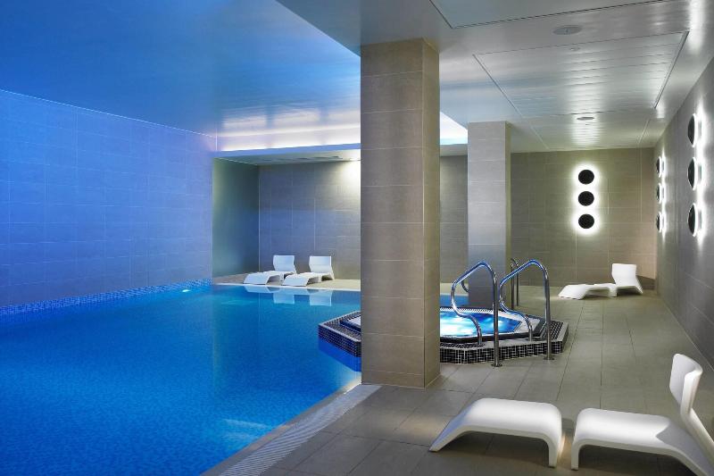 Lingfield Park Marriott Hotel & Country Club - Havuz