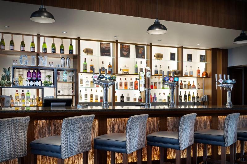 Delta Hotels by Marriott Tudor Park Country Club - Bar