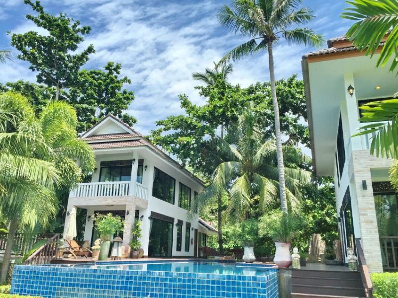 Racha Island Resort - Havuz