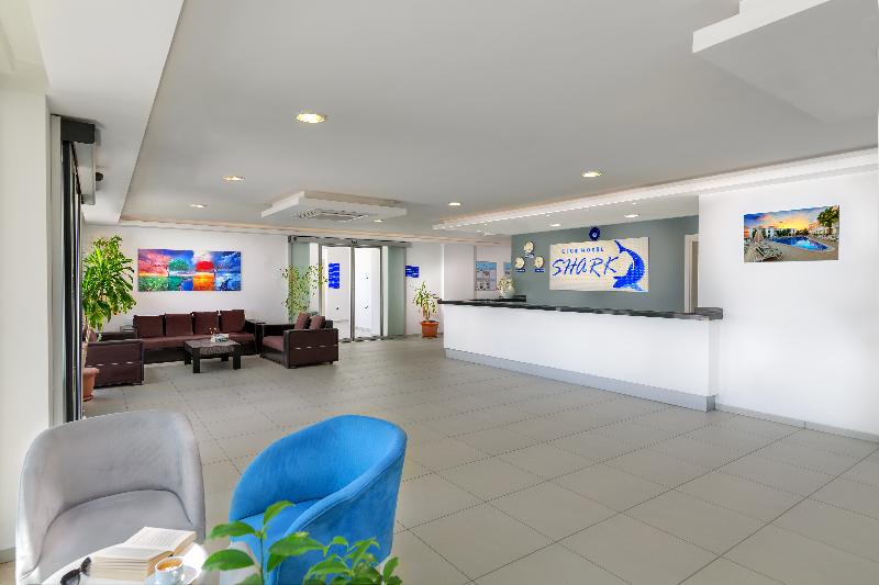 Club Hotel Shark - Lobi