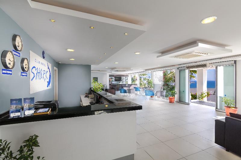 Club Hotel Shark - Lobi
