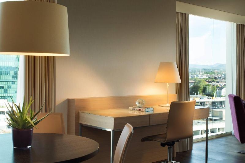 Renaissance Zurich Tower - Oda