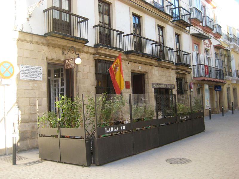 Larga 70 - Bar