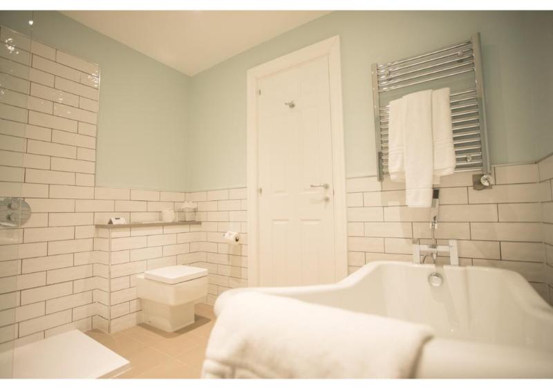 London Chigwell Prince Regent BW Signature - Oda