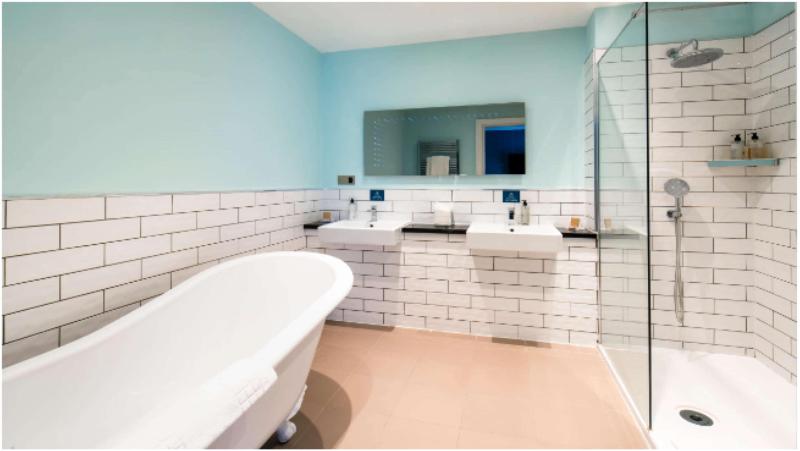London Chigwell Prince Regent BW Signature - Oda