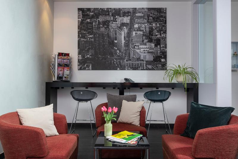 Wyndham Garden Hotel Duesseldorf City Koenigsallee - Lobi
