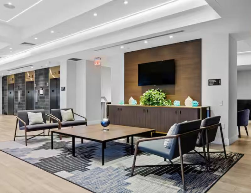 DoubleTree by Hilton New York JFK Airport - Lobi