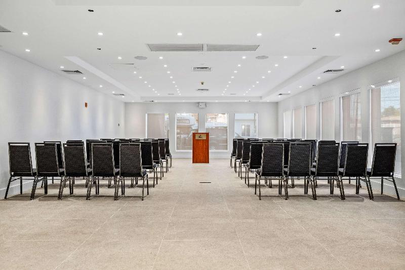 DoubleTree by Hilton New York JFK Airport - Genel