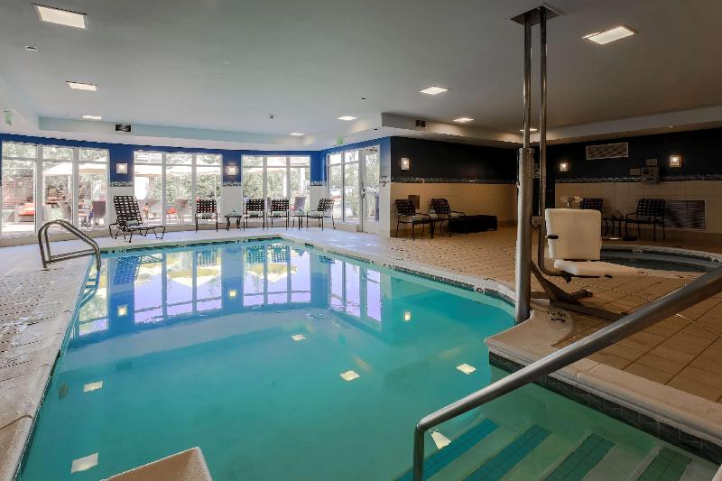 Hilton Garden Inn Melville - Havuz