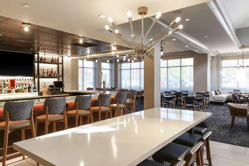 Hilton Garden Inn Melville - Restoran